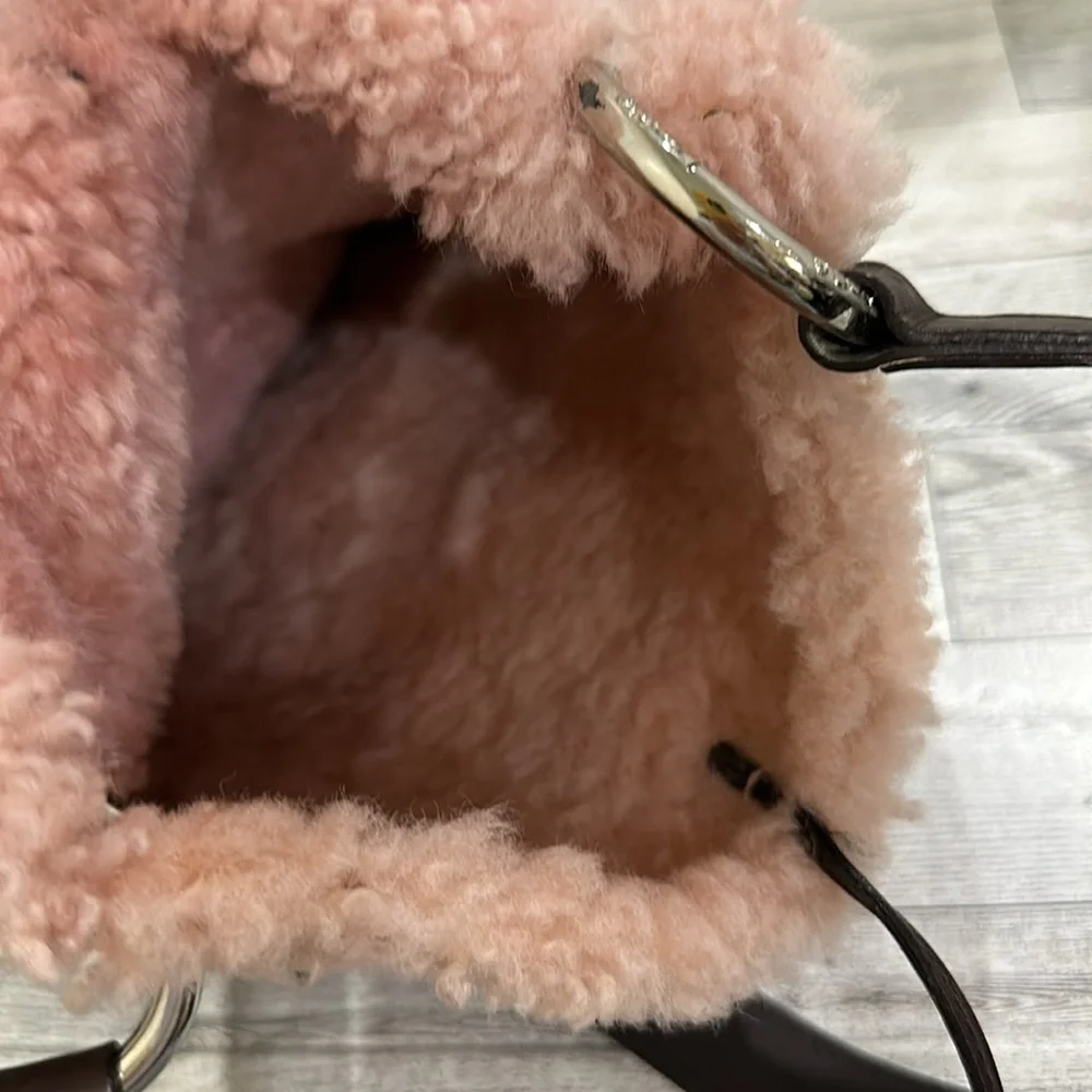 UGG AUSTRALIA PINK SHEARLING POCKET MESSENGER SLIMPACK CROSSBODY BAG - Picture 6 of 7